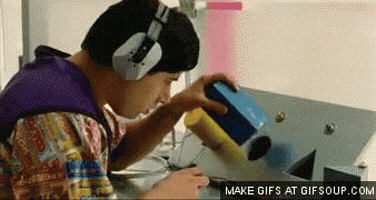 http://media3.giphy.com/media/9mWpvIW3nPR96/200_s.gif