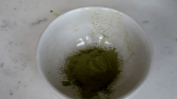 fooddrinkslife water matcha pour GIF