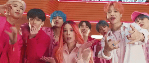 Здесь есть человек который может меня поддержать в трудную минуту  
Можно и как