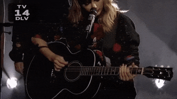 Taylor Swift Singing GIF by Saturday Night Live