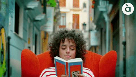 Reading Leer GIF by À Punt Mèdia - Find & Share on GIPHY