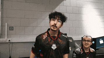 Brokenblade Explaining GIF by G2 Esports