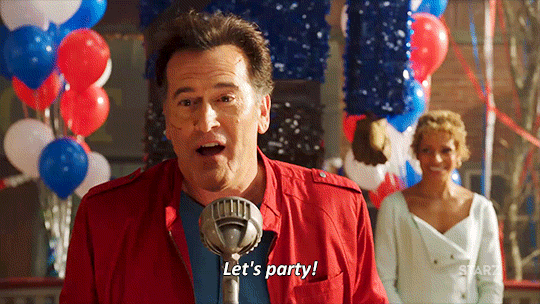 Gif s mužem křičícím do mikrofonu "Let´s party!". 
