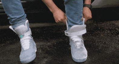nike hyperadapt gif