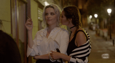 Beso Lesbico GIFs - Get the best GIF on GIPHY