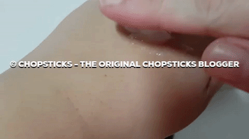riihpuniao hair scalp the body shop the body shop fuji green tea refreshingly purifying cleansing hair scrub GIF