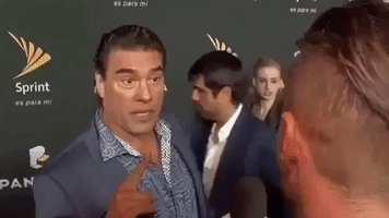 Cachetada #Callate GIF