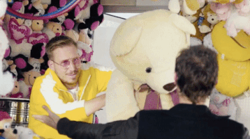 200.gif?cid=fc005b08670d0019f33c04086ed74ec7e95120ba9b2487d3&rid=200.gif&ct=g