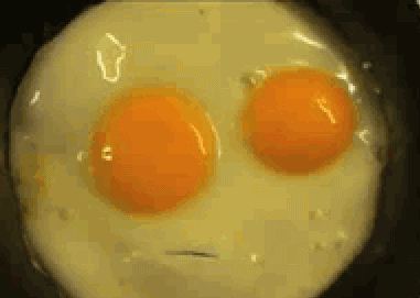 Яичница с помидорами болгарским перцем и гренками ИЛИ яичница с колбасой и