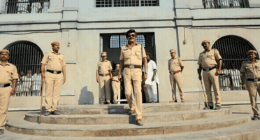 Superstar Rajinikanth Police GIF by 2K4 Rᴀᴊɪɴɪ Fᴀɴ