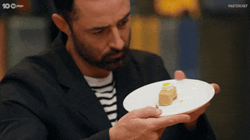 Looking What Is This GIF by MasterChefAU