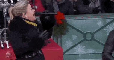 Kelly Clarkson GIF by The 96th Macy’s Thanksgiving Day Parade