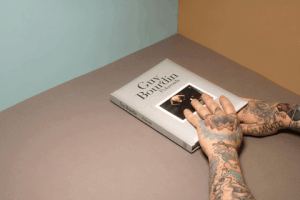 Guy Bourdin Photo #Moda #Tattoo #Tattoo Hands # Mwmag GIF