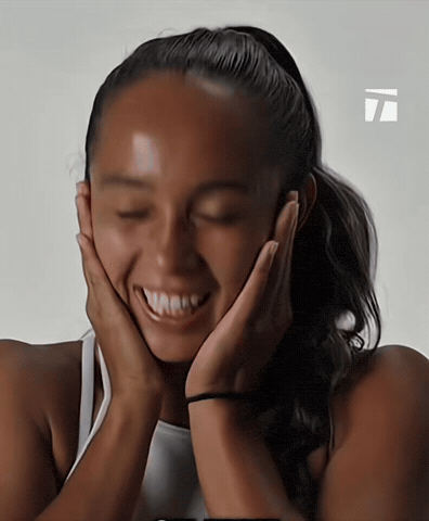 Leylah Fernandez laughing