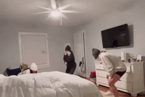 giphy.gif?cid=5e214886810d9a0691ac19d3bb