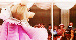 Miss Piggy Fashion GIF - Find & Share on GIPHY