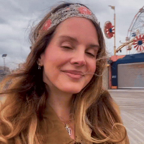 Lana Del Rey GIF