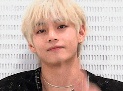 Kim Taehyung Love GIF