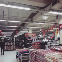 Earthquake Shakes Taiwan Supermarket
