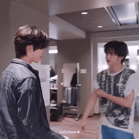 Aaashirakorn GIF