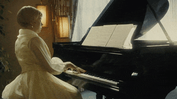 thefabelmans performing steven spielberg michelle williams pianist GIF