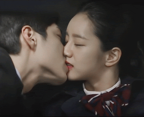 10 nụ h&ocirc;n hot nhất phim H&agrave;n thập kỷ qua: Kh&ocirc;ng ai l&agrave;m lại cảnh h&ocirc;n l&ecirc;n tới tận giường của cặp cuối - Ảnh 5.