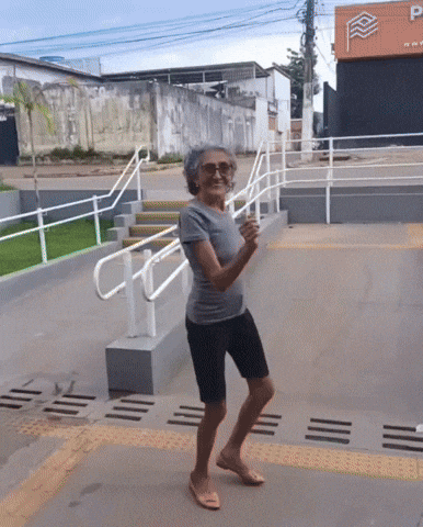 Lourdes Oliveira GIF