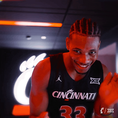 College Basketball Sport GIF by Cincinnati Bearcats