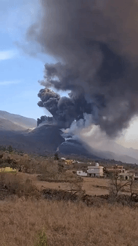 Smoke and Ash From Cumbre Vieja Volcano Fill Sky Over La Palma