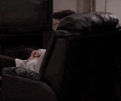 Friends gif. Matt LeBlanc as Joey swivels around in his armchair, greeting the person who has come into his apartment. He gives them a charming smile when he recognizes them and a casual wave. 