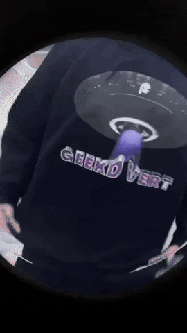 Geeked Vertical GIF by LuhGeeky