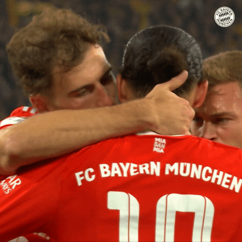 Leon Goretzka Kiss GIF by FC Bayern Munich
