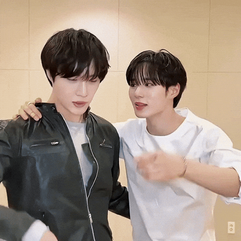 Hyunsuk Junseo GIF