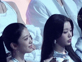 Anyujin Wonyoung GIF