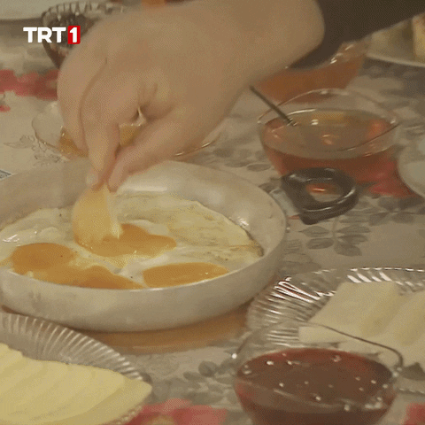 Hungry Family GIF by TRT