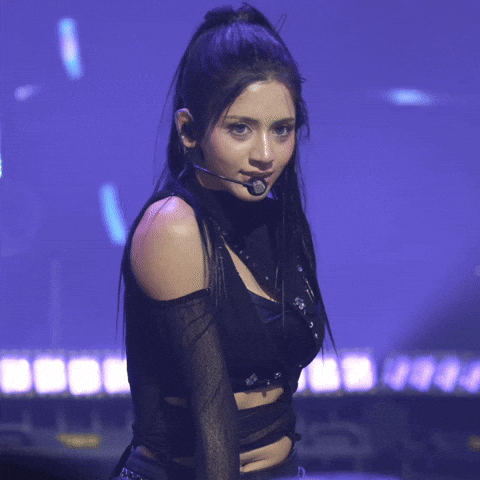 Aria Xin GIF