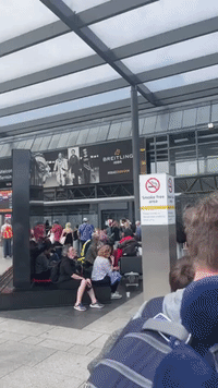 'Disastrous' Long Line Seen at Heathrow Airport