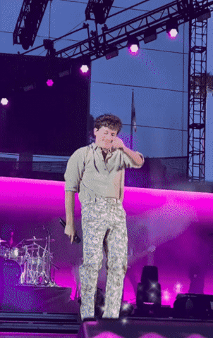 giphy.gif