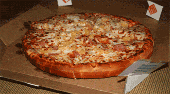 Почему круглую пиццу упаковывают в квадратную коробку и режут треугольниками Это