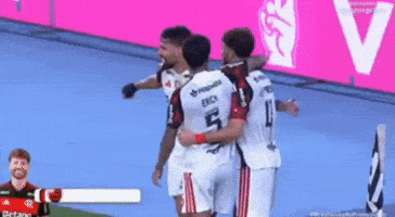Léo Pereira GIF