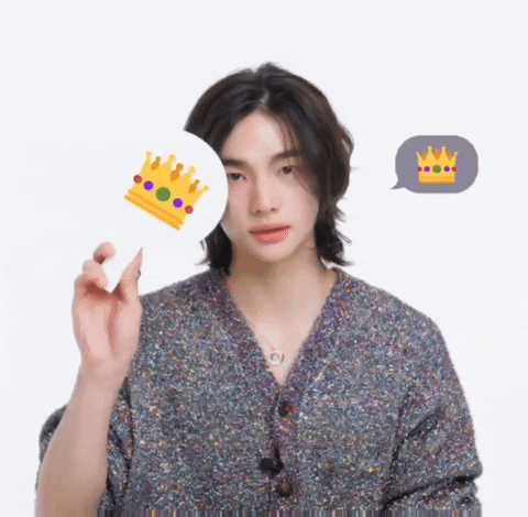 hyunjin_20 heart emoji crown viral GIF