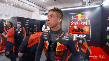Педро Акоста показывает палец вверх GIF от MotoGP