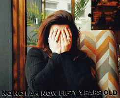 FiftyـYearsـOldـHappyـAـYoungـLadyـStoredـ50ـYearsـNotـSatisfiedـBelleـFeminineـAttractive GIF