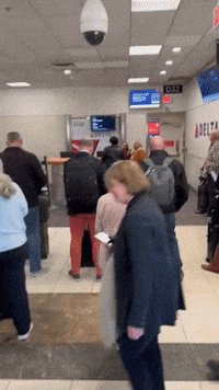 Delta Staff and Passengers Break Into Christmas Carols at Airport in Atlanta