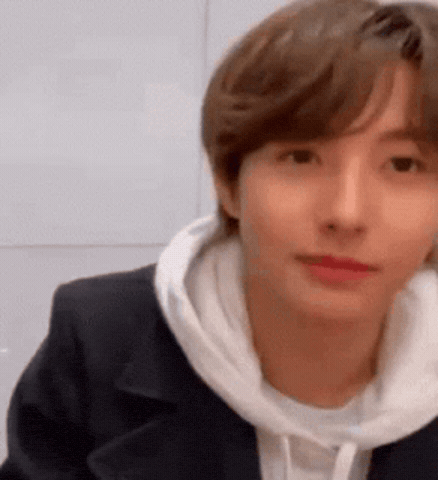 Judging Huang Renjun GIF