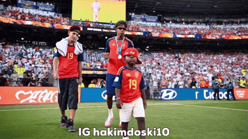Lamine Yamal GIF