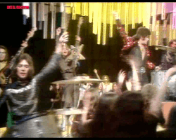 200.gif?cid=fc005b081a1dfb77a06304be78626a16d65fcda610c3d76e&rid=200.gif&ct=g