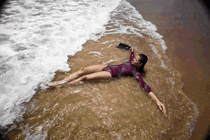 arthurdesouza #fail #girl #summer #beach GIF