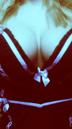 heidiheiduskajakarlsson sexy boobs nsfw cleavage GIF