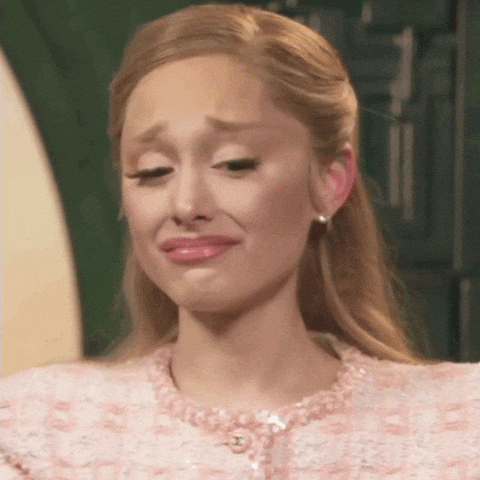 Ariana Grande Lisa GIF